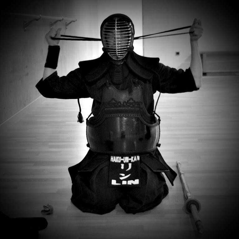 Mise en place du Men (armure de tête)